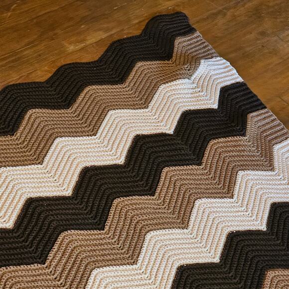 Vintage Handmade Crochet Afghan Blanket Throw Retro Chevron Granny Boho 64x50 - Picture 7 of 10